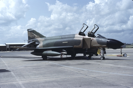 https://www.angelfire.com/dc/jinxx1/Phantoms/F-4D_66-7641__704th_TFS___Bergstrom__Aug_82___1a.jpg