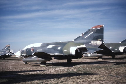 https://www.angelfire.com/dc/jinxx1/Phantoms/F-4D_66-7644__160th_TFS___AMARC__Sep_89___1a.jpg