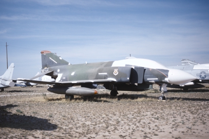 https://www.angelfire.com/dc/jinxx1/Phantoms/F-4D_66-7656__160th_TFS___AMARC__Sep_89___1a.jpg