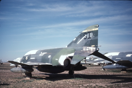 https://www.angelfire.com/dc/jinxx1/Phantoms/F-4D_66-7701__170th_TFS___AMARC__Sep_89___1a.jpg
