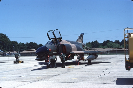 https://www.angelfire.com/dc/jinxx1/Phantoms/F-4D_66-7701__465th_TFS___Gulfport__May83___1a.jpg