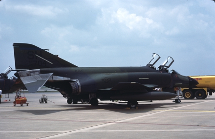 https://www.angelfire.com/dc/jinxx1/Phantoms/F-4D_66-7704__465th_TFS___Bergstrom__Aug_84___1a.jpg