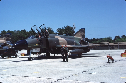 https://www.angelfire.com/dc/jinxx1/Phantoms/F-4D_66-7704__465th_TFS___Gulfport__May83___1a.jpg