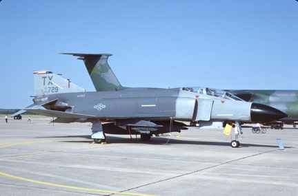 https://www.angelfire.com/dc/jinxx1/Phantoms/F-4D_66-7729__704th_TFS___Bergstrom__Aug_86___1a.jpg