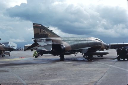 https://www.angelfire.com/dc/jinxx1/Phantoms/F-4D_66-7739__704th_TFS___Bergstrom__Dec_83___2a.jpg