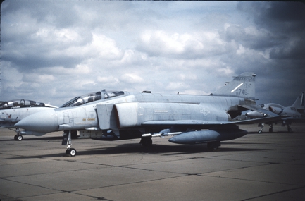 https://www.angelfire.com/dc/jinxx1/Phantoms/F-4D_66-7746__127th_TFTS___Liberal_KS__Aug_00___1a.jpg