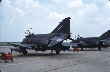 https://www.angelfire.com/dc/jinxx1/Phantoms/F-4D_66-7758__465th_TFS___Bergstrom__Sep_84___2a.jpg