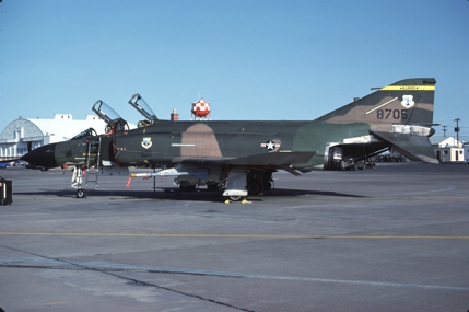 https://www.angelfire.com/dc/jinxx1/Phantoms/F-4D_66-8705__170th_TFS___Holloman__Apr_84___1a.jpg