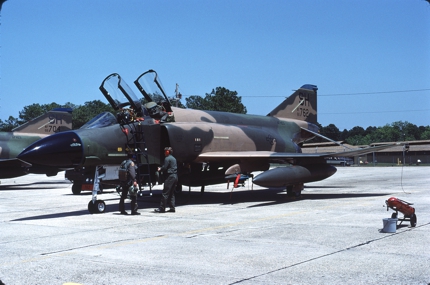 https://www.angelfire.com/dc/jinxx1/Phantoms/F-4D_66-8762__457th_TFS___Gulfport__May_83___1a.jpg