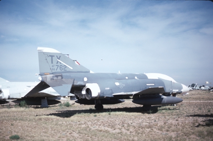 https://www.angelfire.com/dc/jinxx1/Phantoms/F-4D_66-8762__704th_TFS___AMARC__Sep_89___1a.jpg