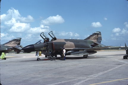 https://www.angelfire.com/dc/jinxx1/Phantoms/F-4D_66-8768__704th_TFS___Bergstrom__Aug_82___1a.jpg