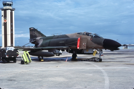 https://www.angelfire.com/dc/jinxx1/Phantoms/F-4D_66-8768__704th_TFS___Bergstrom__Dec_83___4a.jpg