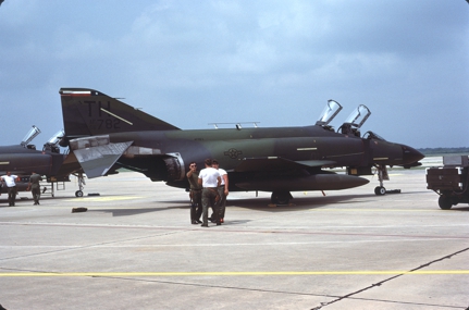 https://www.angelfire.com/dc/jinxx1/Phantoms/F-4D_66-8782__457th_TFS___Bergstrom__Sep_84___1a.jpg
