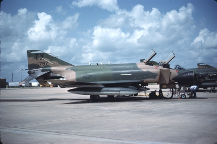 https://www.angelfire.com/dc/jinxx1/Phantoms/F-4D_66-8797__704th_TFS___Bergstrom__Aug_82___1a.jpg