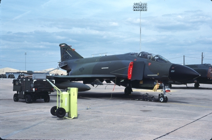 https://www.angelfire.com/dc/jinxx1/Phantoms/F-4D_66-8813__704th_TFS___Bergstrom__Apr_85___1a.jpg