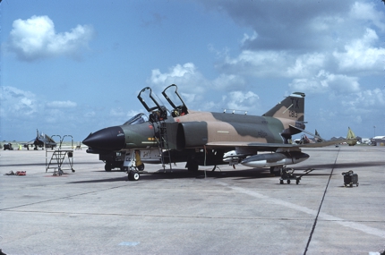 https://www.angelfire.com/dc/jinxx1/Phantoms/F-4D_66-8813__704th_TFS___Bergstrom__Aug_82___1a.jpg