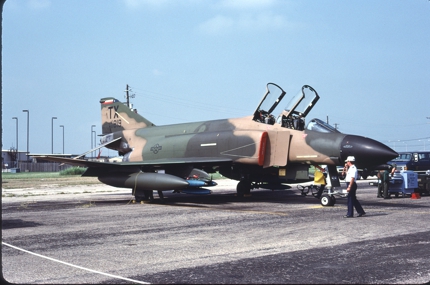 https://www.angelfire.com/dc/jinxx1/Phantoms/F-4D_66-8819__704th_TFS___Bergstrom__Sep_84___1a.jpg