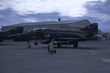 https://www.angelfire.com/dc/jinxx1/Phantoms/F-4E_66-0353__35th_TFW___Holloman__Oct_86___1a.jpg