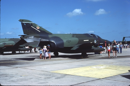 https://www.angelfire.com/dc/jinxx1/Phantoms/F-4E_67-0216__35th_TFW__Bergstrom__Aug_83___2a.jpg