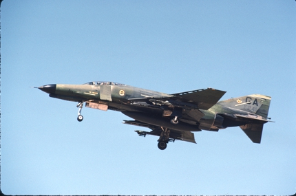 https://www.angelfire.com/dc/jinxx1/Phantoms/F-4E_67-0241__35th_TFW__George__Aug_89___1a.jpg