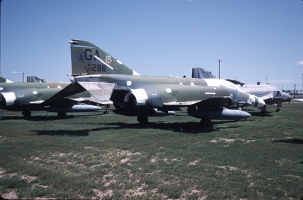https://www.angelfire.com/dc/jinxx1/Phantoms/F-4E_67-0288__35th_TFW__AMARC__Mar_93___1a.jpg