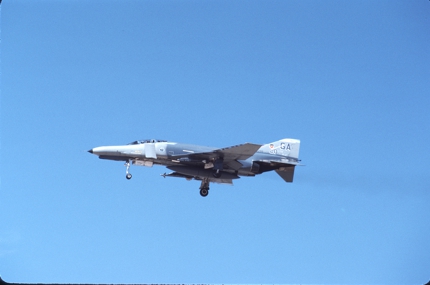 https://www.angelfire.com/dc/jinxx1/Phantoms/F-4E_67-0299__35th_TFW__George__Aug_90___1a.jpg