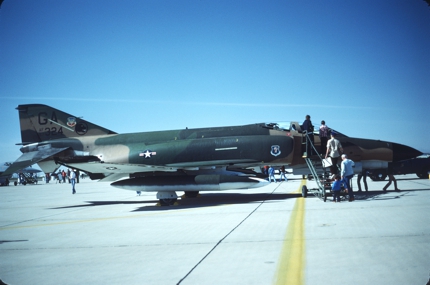 https://www.angelfire.com/dc/jinxx1/Phantoms/F-4E_67-0324__35th_TFW__D-M__Mar_80___1a.jpg