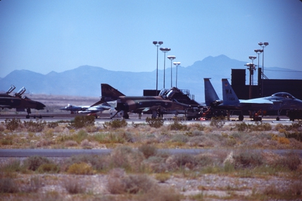 https://www.angelfire.com/dc/jinxx1/Phantoms/F-4E_67-0382__57th_FWW___Nellis__Jul_80___1a.jpg