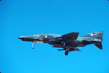https://www.angelfire.com/dc/jinxx1/Phantoms/F-4E_68-0342__35th_TFW___George__Aug_89___1a.jpg