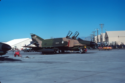 https://www.angelfire.com/dc/jinxx1/Phantoms/F-4E_68-0423__347th_TFW___Nellis__Aug_83___1a.jpg