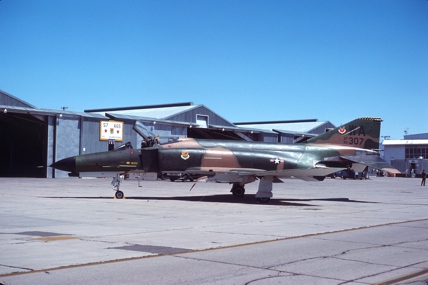 https://www.angelfire.com/dc/jinxx1/Phantoms/F-4E_69-0307__57th_FWW___Nellis__Jul_80___1a.jpg
