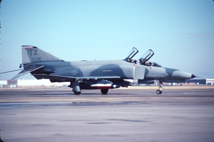 https://www.angelfire.com/dc/jinxx1/Phantoms/F-4E_72-0135__704th_TFS___ELP__Jun_91___2a.jpg
