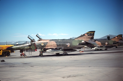 https://www.angelfire.com/dc/jinxx1/Phantoms/F-4E_72-0140__57th_FWW___Nellis__Jul_80___1a.jpg