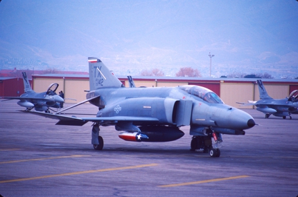 https://www.angelfire.com/dc/jinxx1/Phantoms/F-4E_72-0142__704th_TFS___ELP__Jan_91___1a.jpg