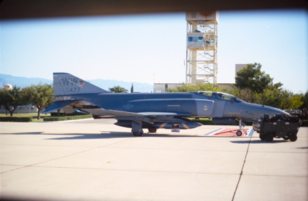 https://www.angelfire.com/dc/jinxx1/Phantoms/F-4E_72-1477__37th_TFW___March__Aug_89___1a.jpg