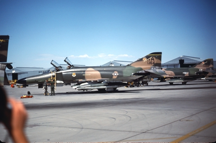https://www.angelfire.com/dc/jinxx1/Phantoms/F-4E_73-1164__57th_FWW___Nellis__Jul_80___1a.jpg