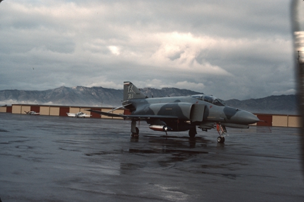 https://www.angelfire.com/dc/jinxx1/Phantoms/F-4E_74-1040__704th_TFS___ELP__Jun_91___1a.jpg
