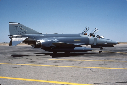 https://www.angelfire.com/dc/jinxx1/Phantoms/F-4E_74-1043__704th_TFS___ELP__Jun_91___1a.jpg