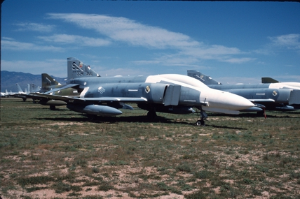 https://www.angelfire.com/dc/jinxx1/Phantoms/F-4E_74-1626__4th_TFW___AMARC__Mar_93___1a.jpg