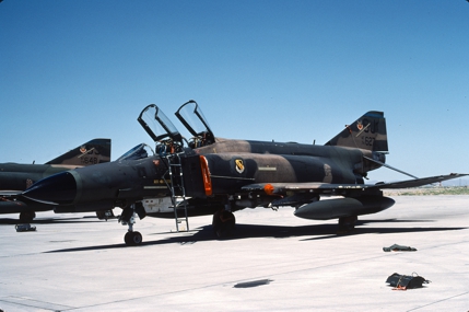 https://www.angelfire.com/dc/jinxx1/Phantoms/F-4E_74-1627__4th_TFW___Biggs__Aug_89___1a.jpg