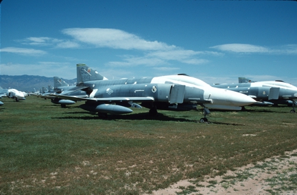 https://www.angelfire.com/dc/jinxx1/Phantoms/F-4E_74-1643__4th_TFW___AMARC__Mar_93___1a.jpg