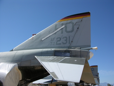 https://www.angelfire.com/dc/jinxx1/Phantoms/F-4F_72-0231__49th_FW___AMARG__jun_2007___2a.jpg