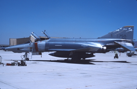 https://www.angelfire.com/dc/jinxx1/Phantoms/RF-4C_63-7750__196th_TRS___March__Aug_90__1a.jpg