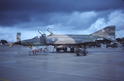 https://www.angelfire.com/dc/jinxx1/Phantoms/RF-4C_63-7762__67th_TRW___Bergstrom__Nov_83__1a.jpg