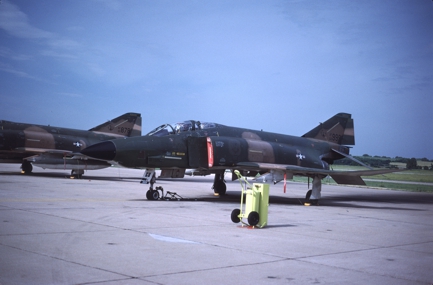 https://www.angelfire.com/dc/jinxx1/Phantoms/RF-4C_64-0999__173rd_TRS___Lincoln__Jun_81___1a.jpg