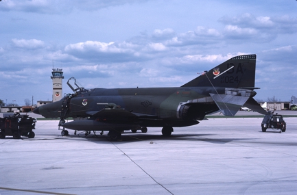 https://www.angelfire.com/dc/jinxx1/Phantoms/RF-4C_64-1024__67th_TRw___Bergstrom__Apr_85___1a.jpg
