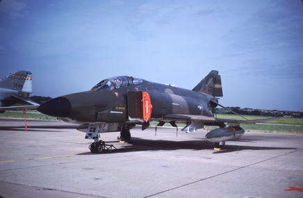 https://www.angelfire.com/dc/jinxx1/Phantoms/RF-4C_64-1062__173rd_TRS___Lincoln__Jun_81___1a.jpg