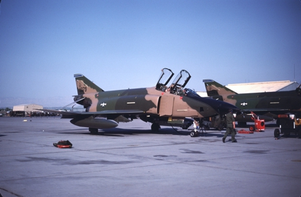 https://www.angelfire.com/dc/jinxx1/Phantoms/RF-4C_64-1079__179th_TRS___Nellis__Aug_81___1a.jpg