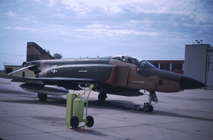 https://www.angelfire.com/dc/jinxx1/Phantoms/RF-4C_65-0853__173rd_TRS___Lincoln__Jun_81___1a.jpg