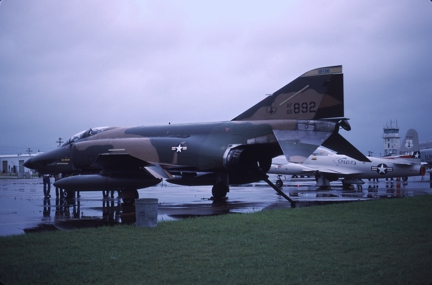 https://www.angelfire.com/dc/jinxx1/Phantoms/RF-4C_65-0892__190th_TRS___Ellington__May_83___1a.jpg